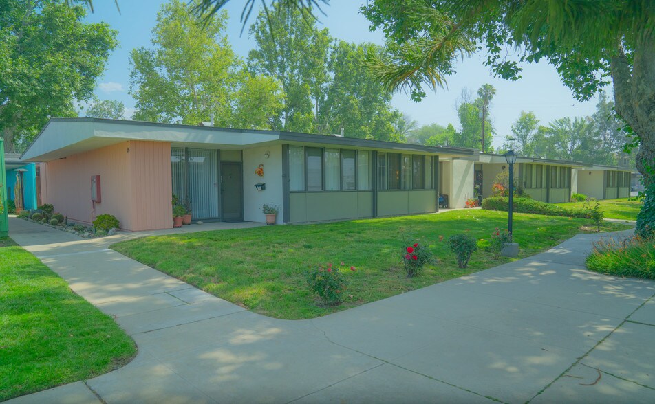 Spacious front yards with personal gardens. - 660 W Bonita Ave