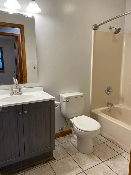 Building Photo - 603 S 22nd St