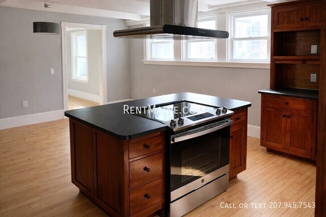 Building Photo - 25 High St