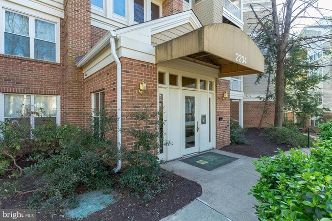 Building Photo - 2204 Westcourt Ln