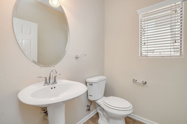 Building Photo - Great Queen Creek Location!
