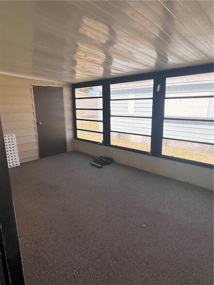 Building Photo - 812 Oleander Cir