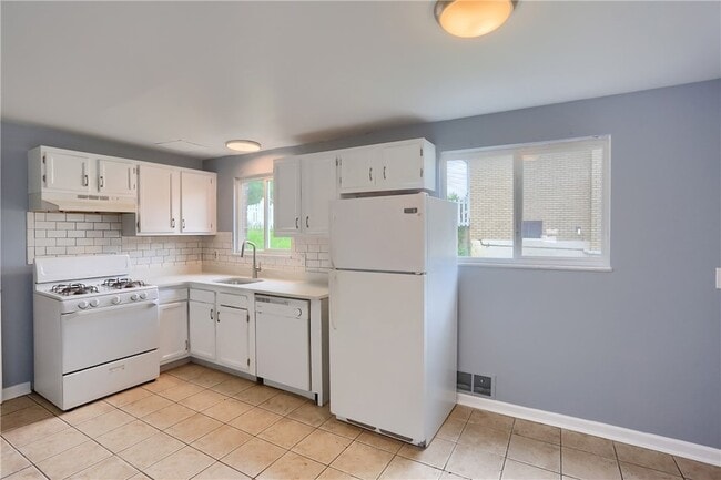 Building Photo - 440 Brierly Ln