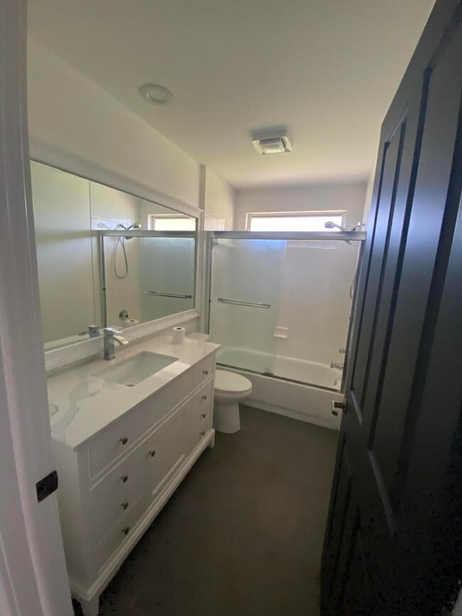 Building Photo - 2102 Appleton Ct