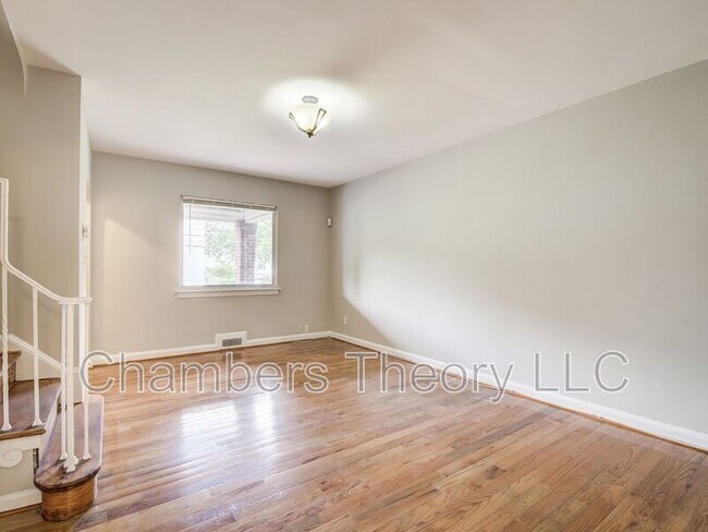 Building Photo - 1417 Downing St NE