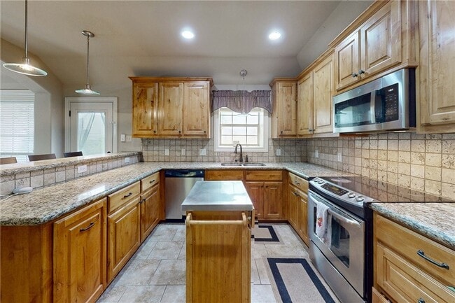 Building Photo - 3905 Incourt Ln