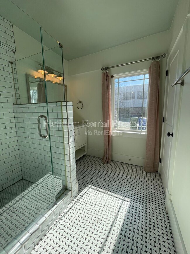 Building Photo - 301 Fletcher St SW