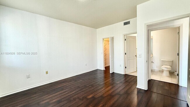 Building Photo - 11032 Legacy Dr