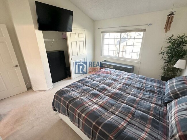 Building Photo - 2032 S Xenia Way