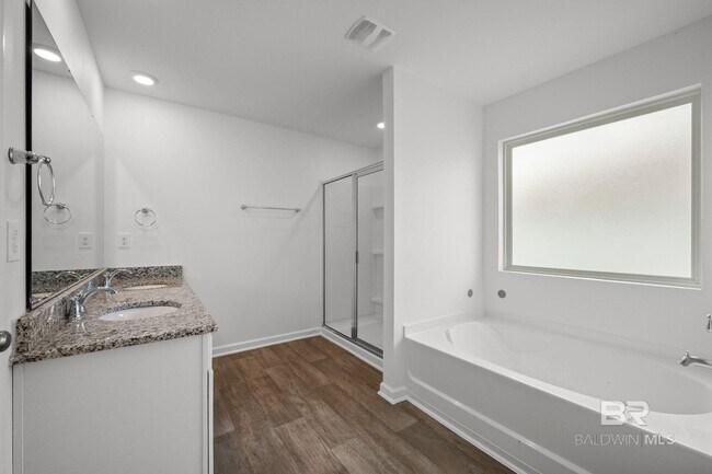 Building Photo - 15133 Forsythia Lp