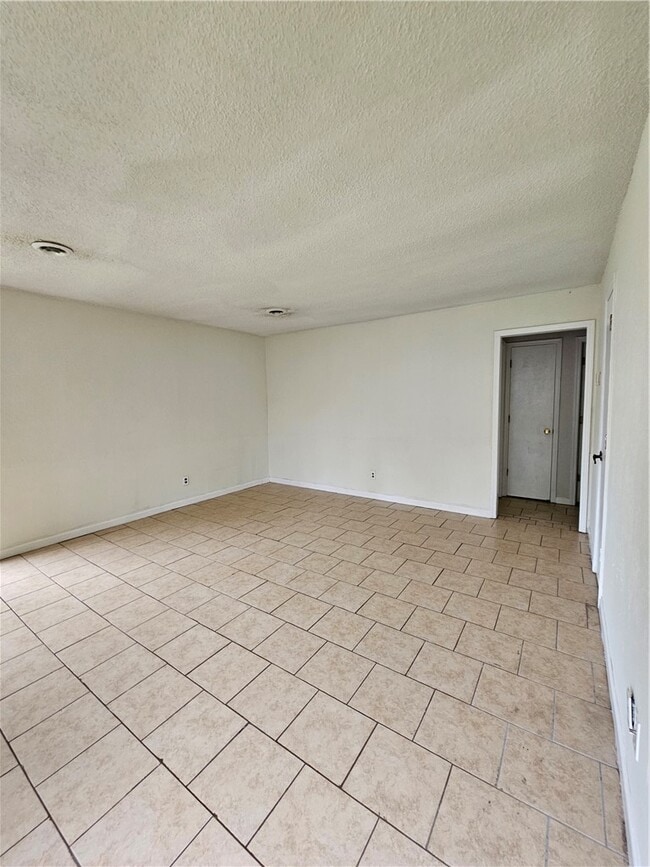 Building Photo - 708 S 23rd St