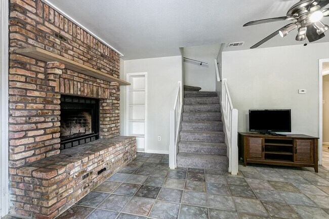 Building Photo - 164 Golden Meadow Dr