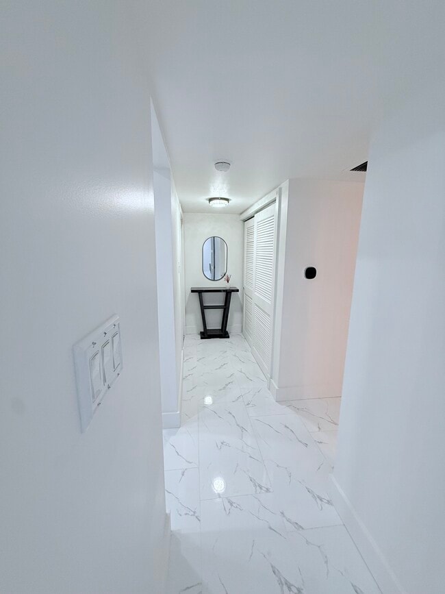 Building Photo - 140 S Cypress Rd