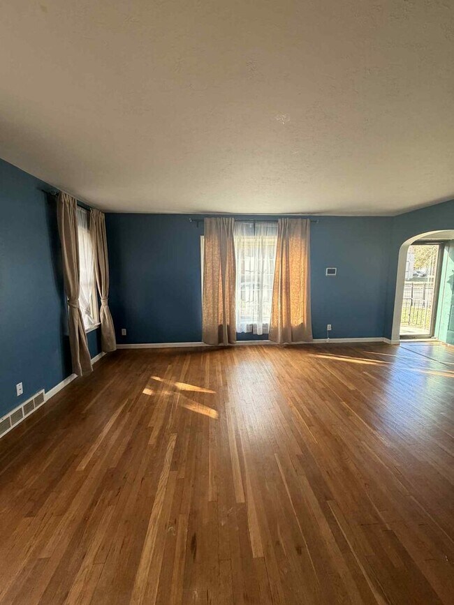 Building Photo - 411 S Jackson Ave