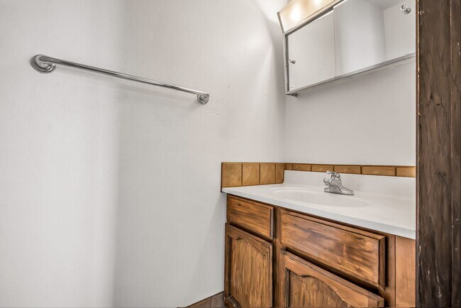 Building Photo - Charming Townhome in Beautiful Rangely, CO