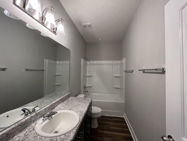 Building Photo - 486 Thorp Circle