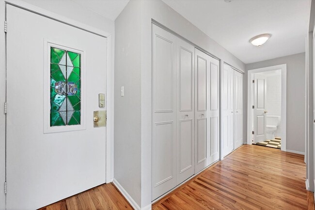 Building Photo - Stunning 2BR/1BA Condo Steps from Cheesman Park!