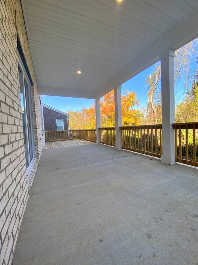 Building Photo - “Modern comfort meets Murfreesboro charm —...