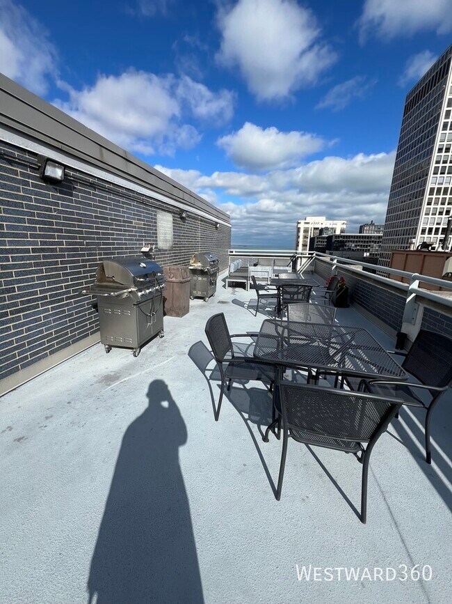 Building Photo - 222 E Pearson St