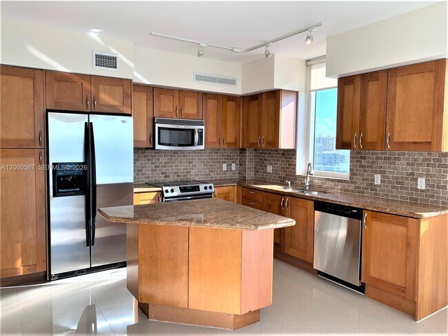 Building Photo - 1745 E Hallandale Beach Blvd