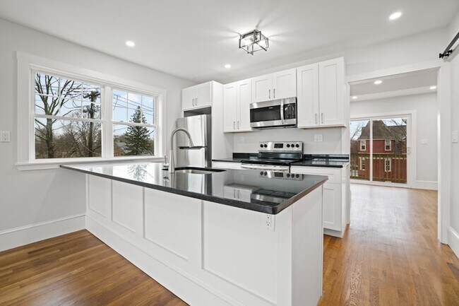 Building Photo - 49 Milwood St