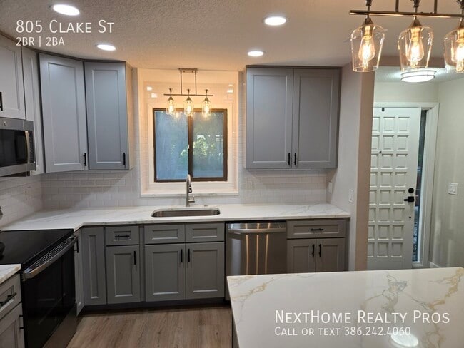 Building Photo - 805 Clake St