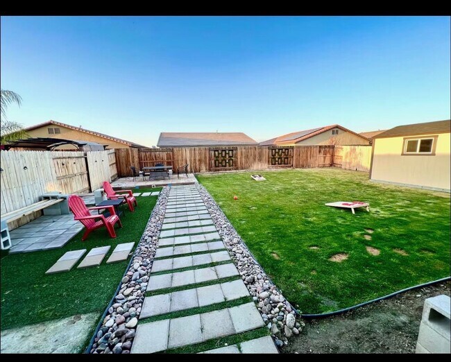Building Photo - Best Deal in Town - Fully furnished 3 BD 2 BA Home