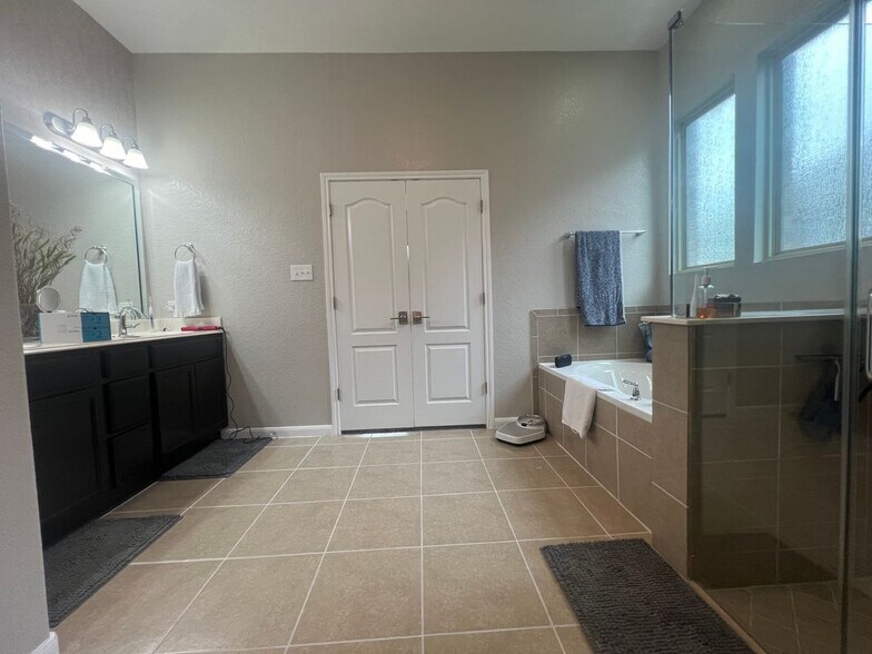 Building Photo - 8224 Limerick Falls