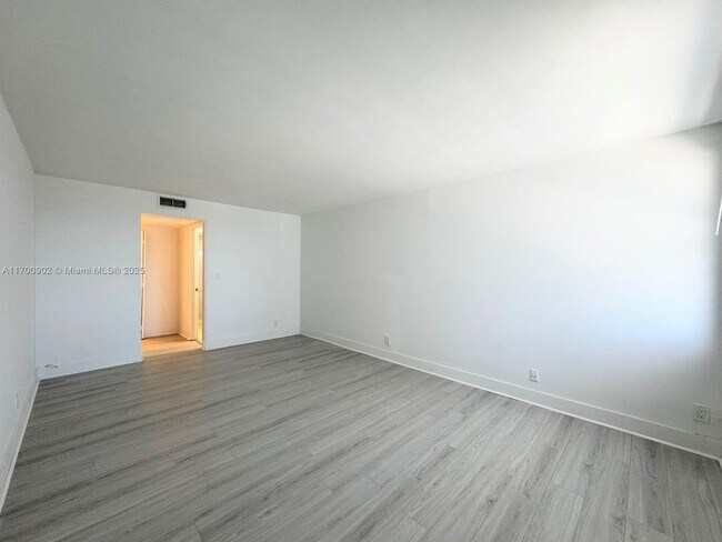 Building Photo - 18151 NE 31st Ct