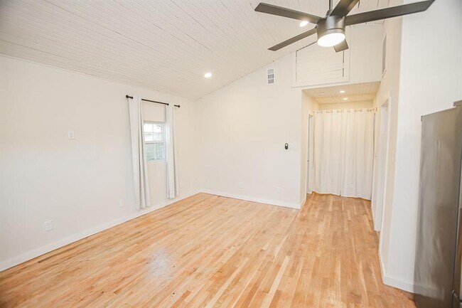 Building Photo - 690 County Rd 219