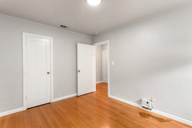 Building Photo - Heart of Sacramento ~~Duplex for RENT!