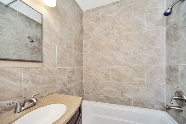 Building Photo - 1420 AVOCADO AVE #11