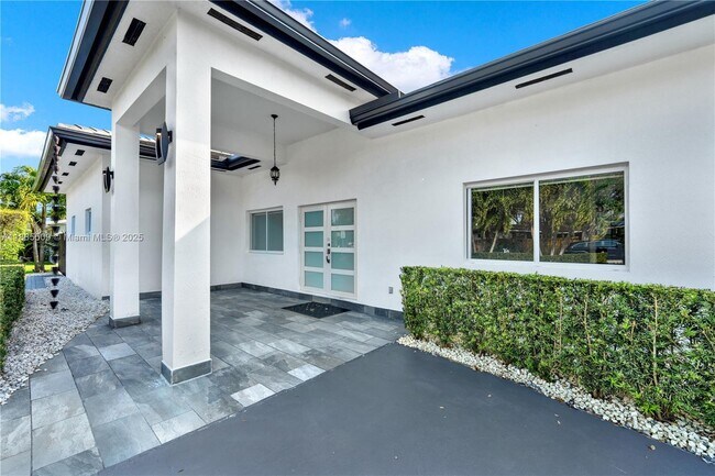 Building Photo - 11921 SW 82nd Rd