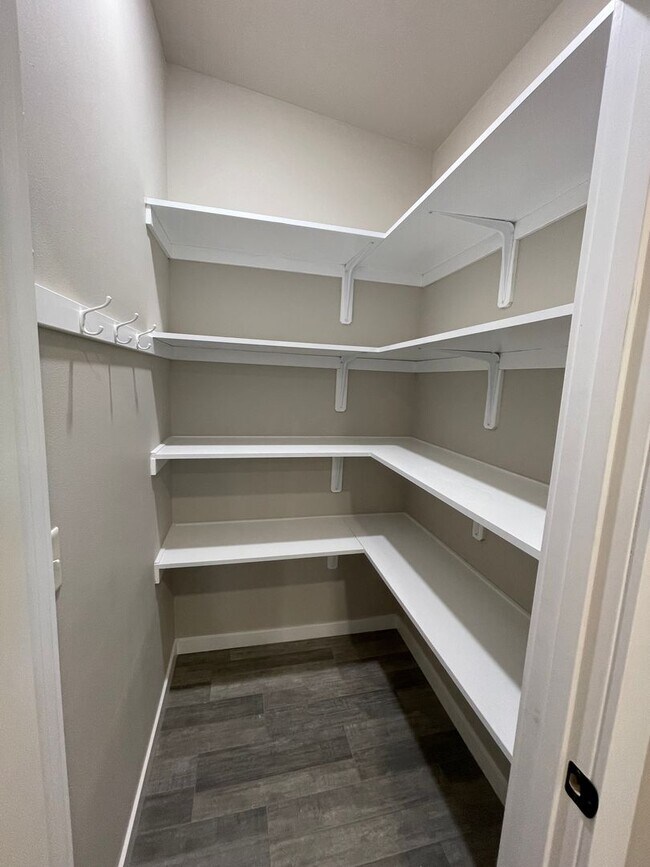 Building Photo - Newly Remodeled 2 Bed 1.5 Bath Home will L...