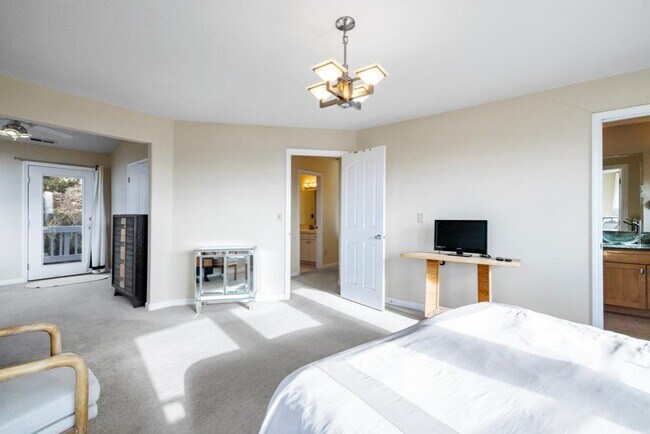 Building Photo - 5663 Basin View Dr