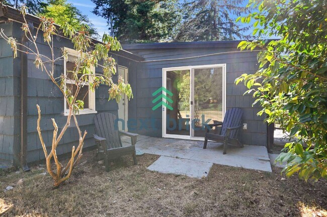Building Photo - Charming Shoreline Home on a Spacious Lot | A/C & EV Charger | Near Light Rail