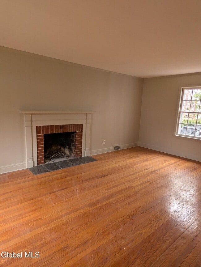 Building Photo - 1556 Dean St