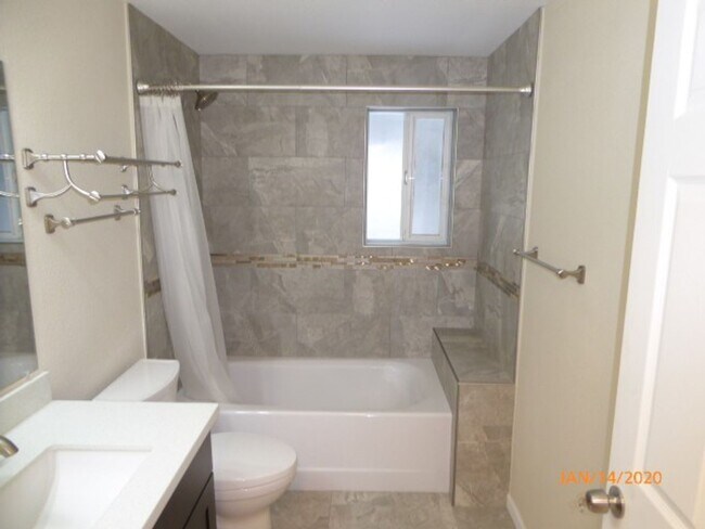 Building Photo - Charming 4 Bed 2 Bath Rambler in Sought After Neighborhood-Sammamish