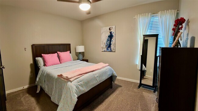 Building Photo - 214 Club Crest Ln