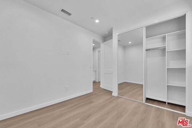 Building Photo - 8702 Silver Way