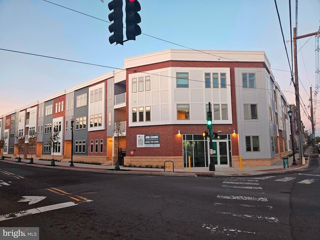 Building Photo - 200 Hamilton Ave
