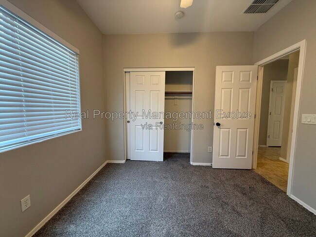 Building Photo - 2513 W Woburn Ln