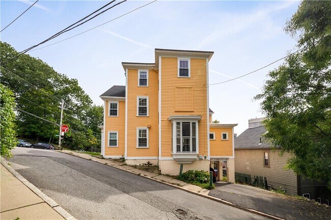 Building Photo - 34 Congdon St
