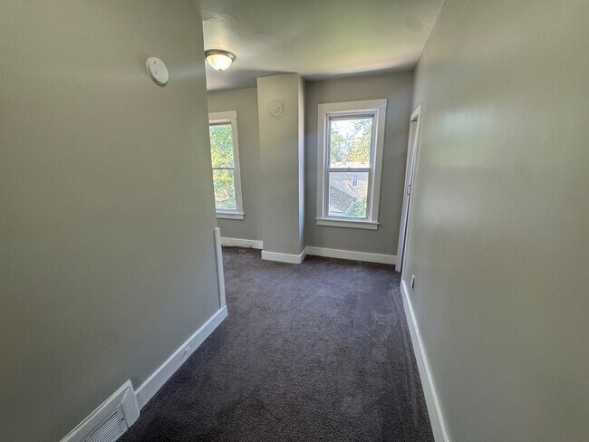 Building Photo - 4068 E 74th St