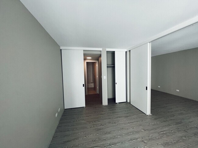 Building Photo - Pet Friendly 1 bed, 1 bath, 1 parking in A...