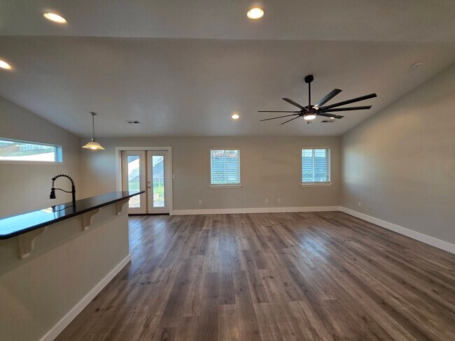 Building Photo - 6009 Pimlico Dr