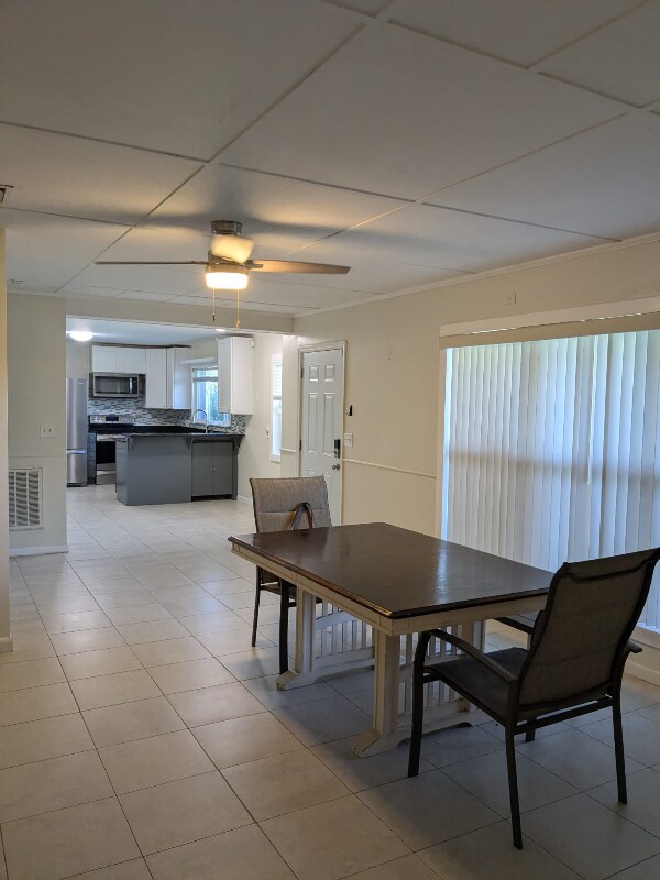 Building Photo - 305 3rd St