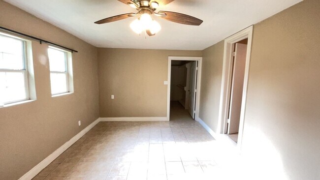 Building Photo - 2903 N U.S. Hwy 281