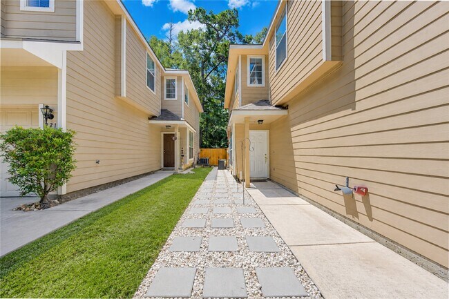 Building Photo - 225 Summerhaze Cir
