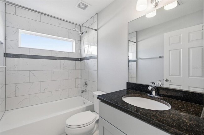 Building Photo - 2 Lynton Pl